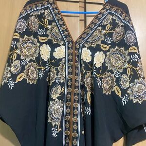 Rose & Olive Black Floral Top with Gold Accents size Large